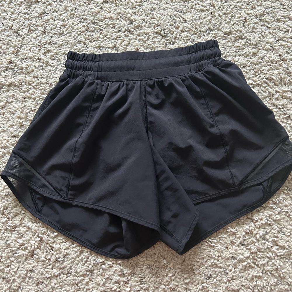 Lululemon Hotty Hot Low-Rise Lined Short 4”